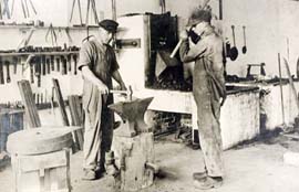 De f&ouml;rsta hammarslagen fr&aring;n EMVE h&ouml;rdes 1916