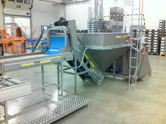 Matning med Hydraulisk L&aring;dv&auml;ndare BT H och rullbord med mjuka gummirullar.